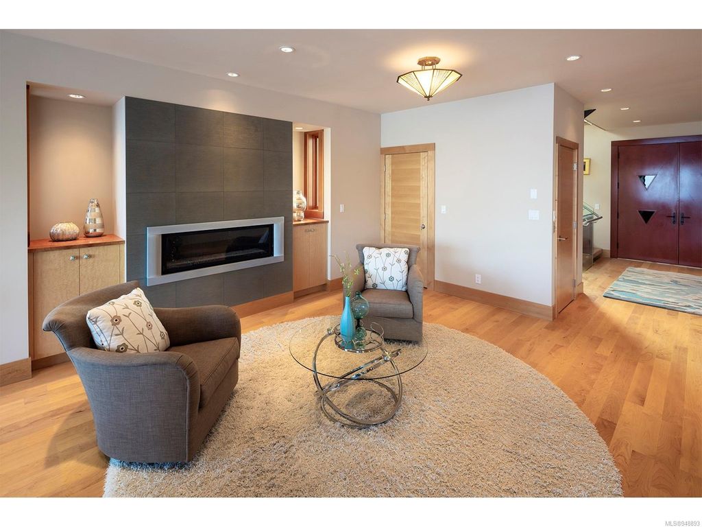 listing image 16042077959615339645