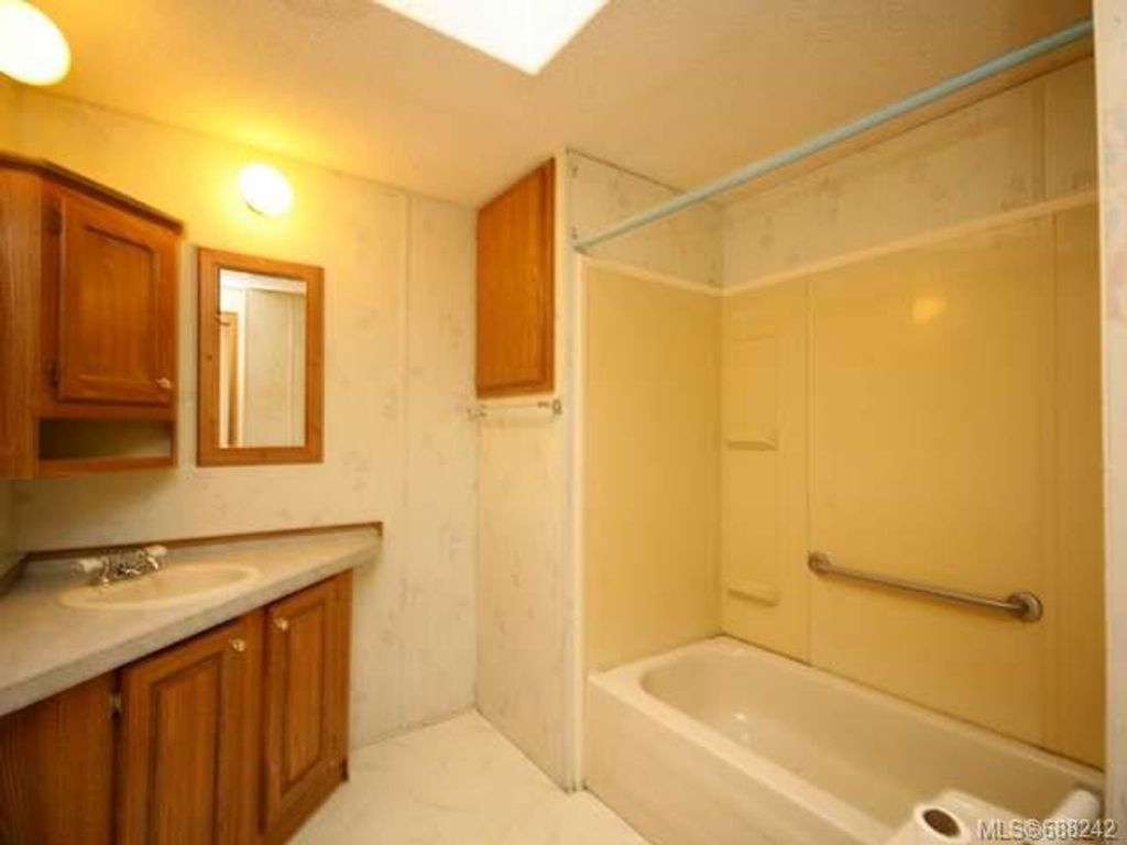 listing image 16049897836365729520