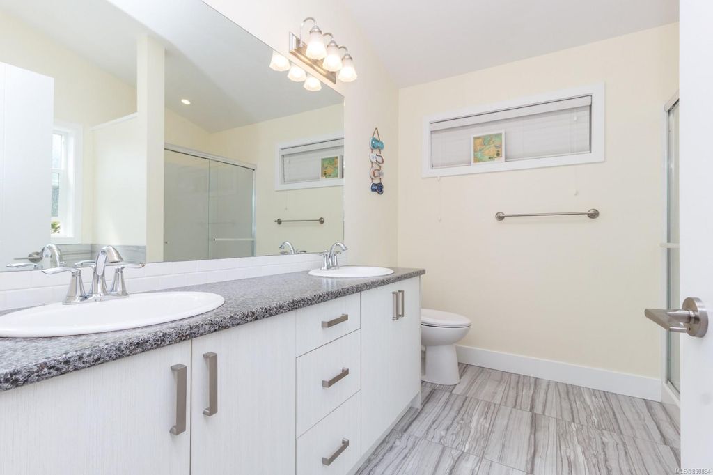 listing image 16041730209663
