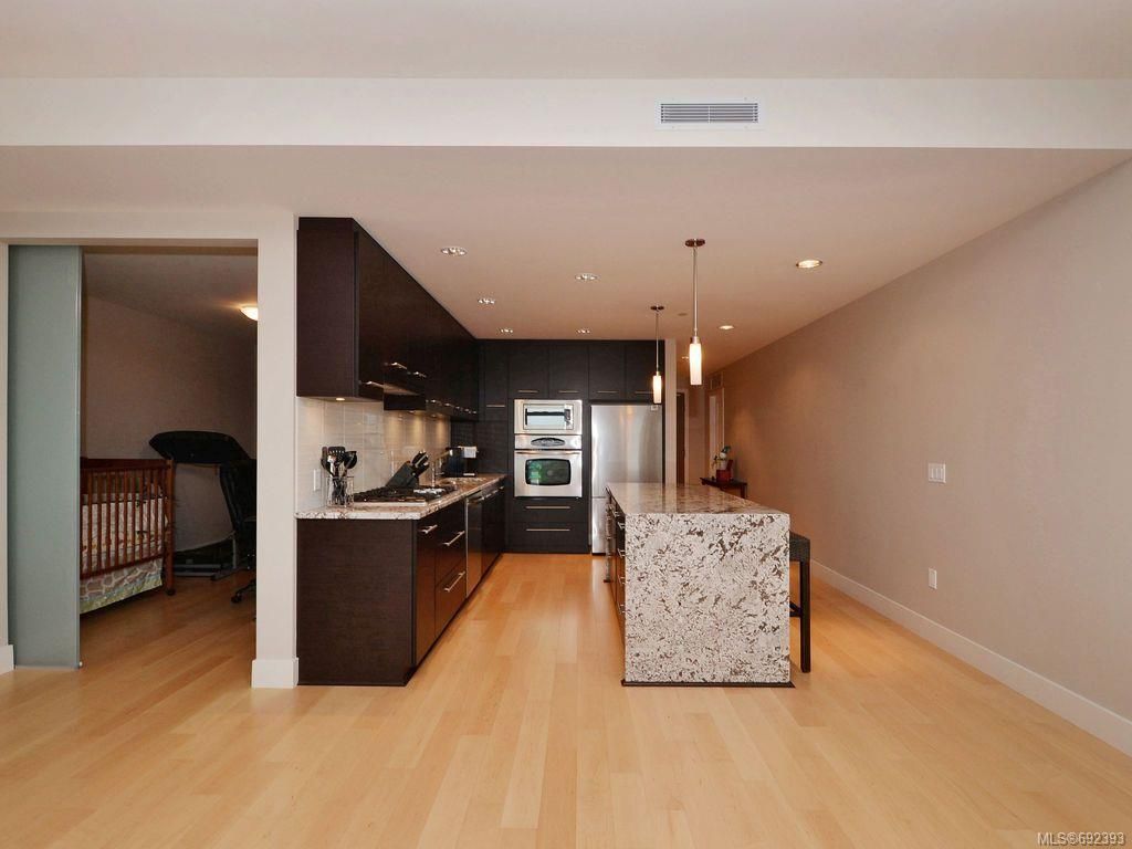 listing image 16041701858908329060