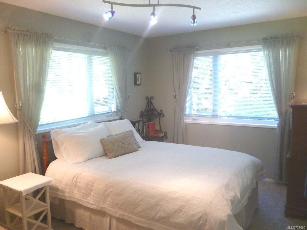 listing image 16042080850663632687