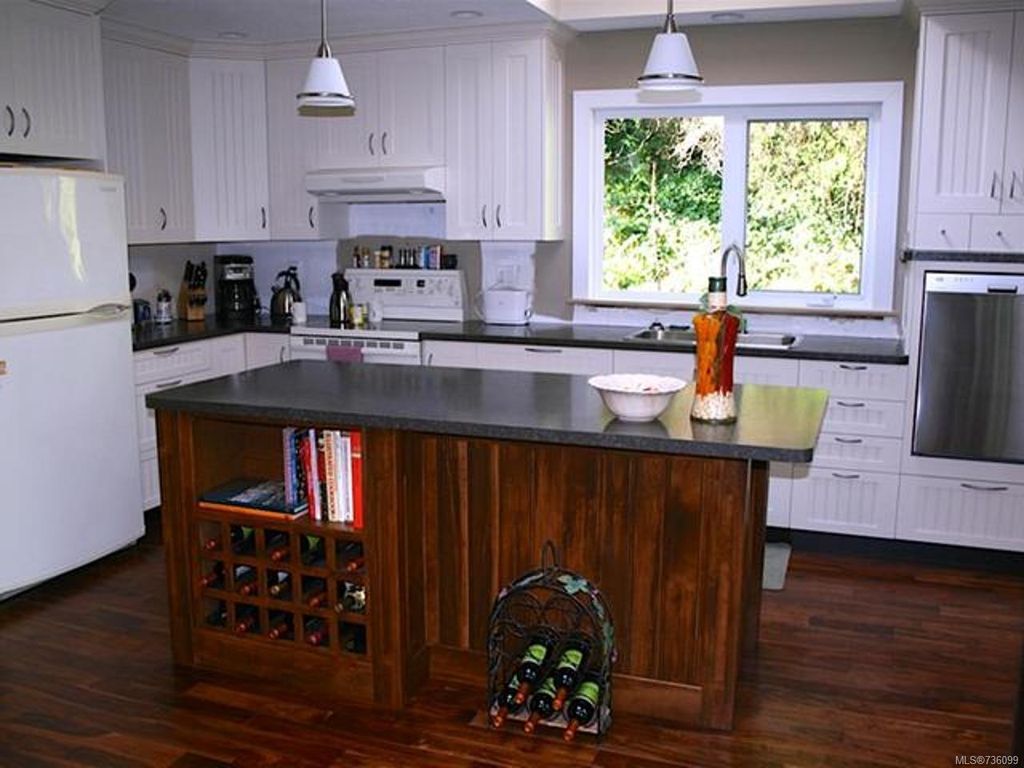 listing image 16045022505444371632