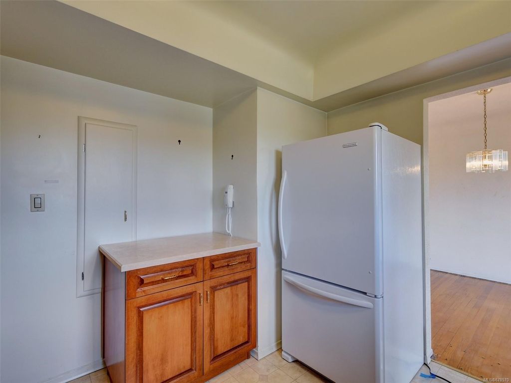 listing image 16041556315608214325
