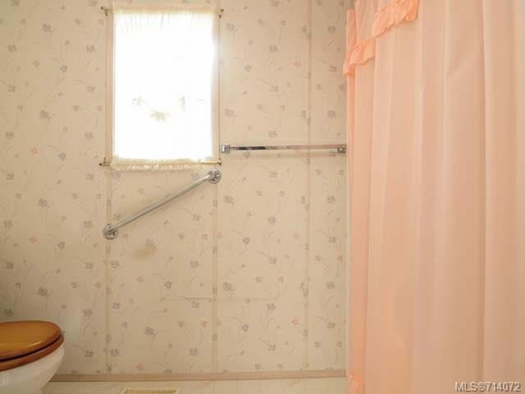 listing image 16043319689416285314