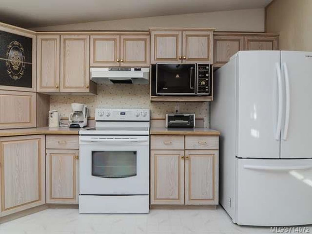 listing image 16044871237176050637