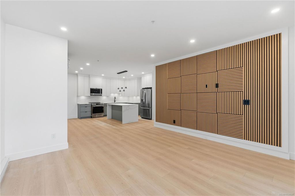 listing image 16048362319045228166