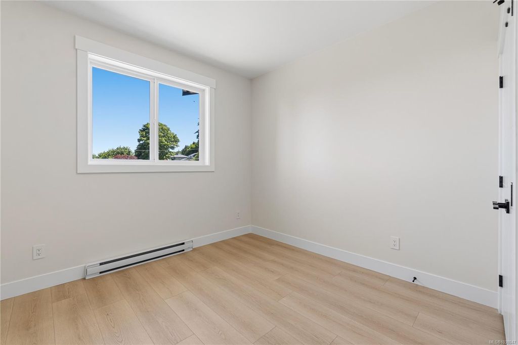 listing image 16049202442803992691
