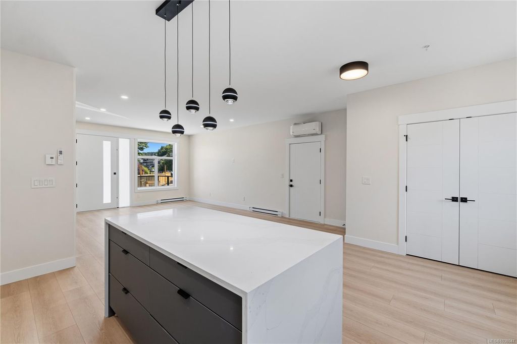 listing image 16041065849171201261