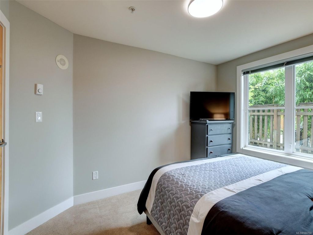 listing image 16047253326141670018
