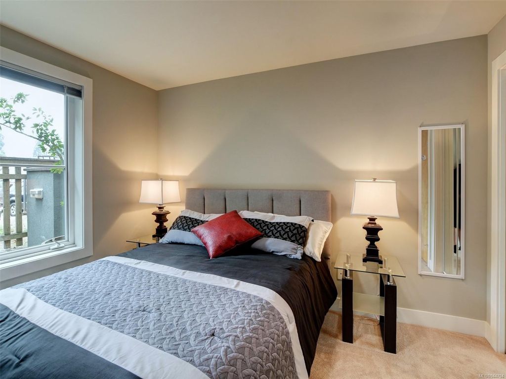 listing image 16042299675673602788