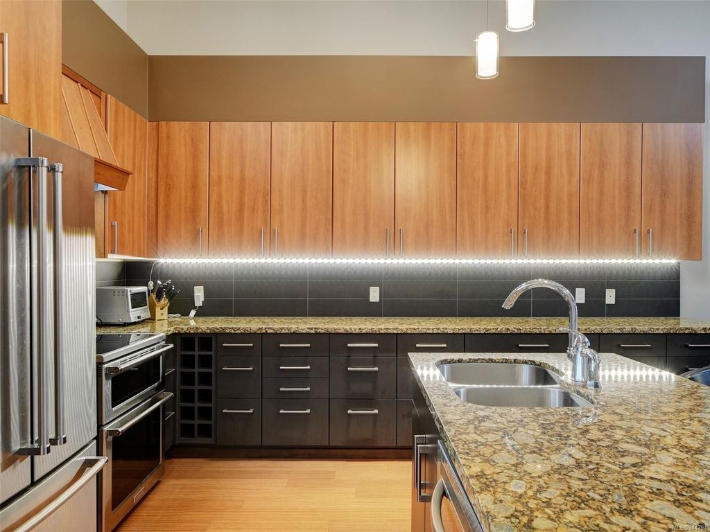 listing image 16041398150441963802