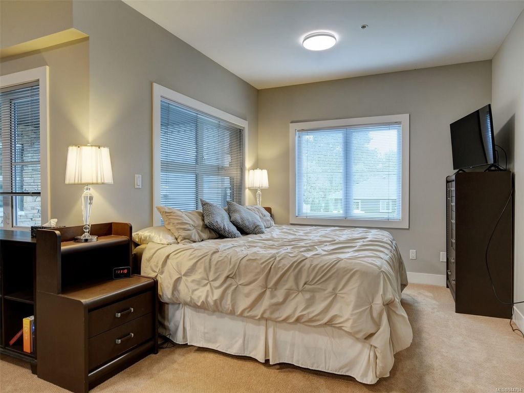 listing image 16043989076340767505