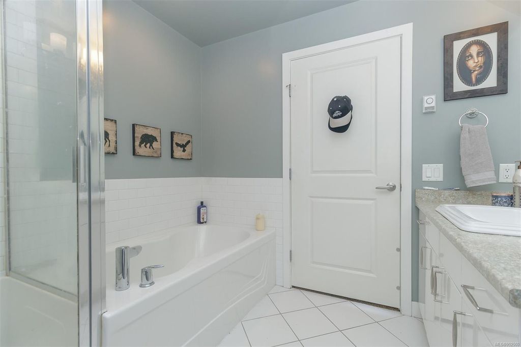 listing image 16048759984272432920
