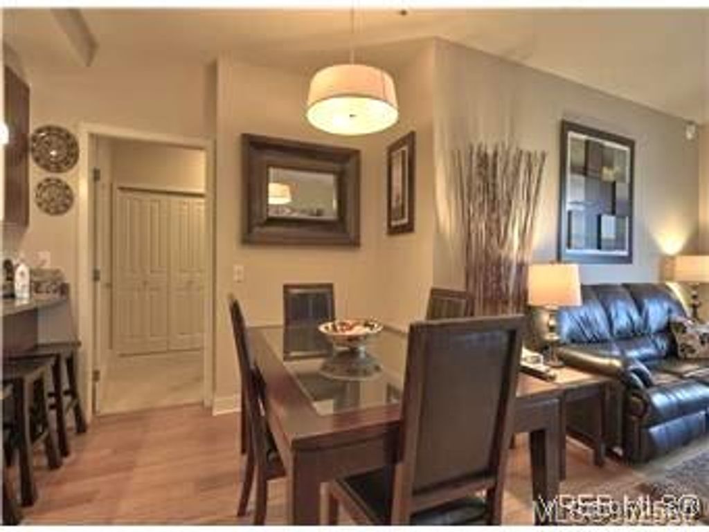listing image 16049037329292948243