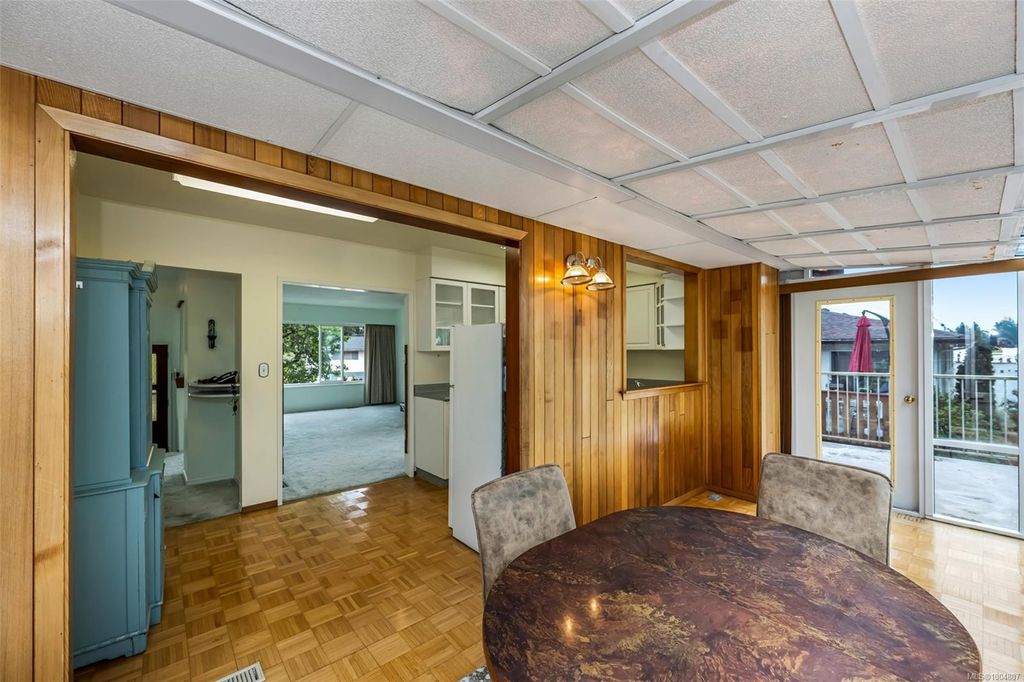 listing image 16048351970302819392