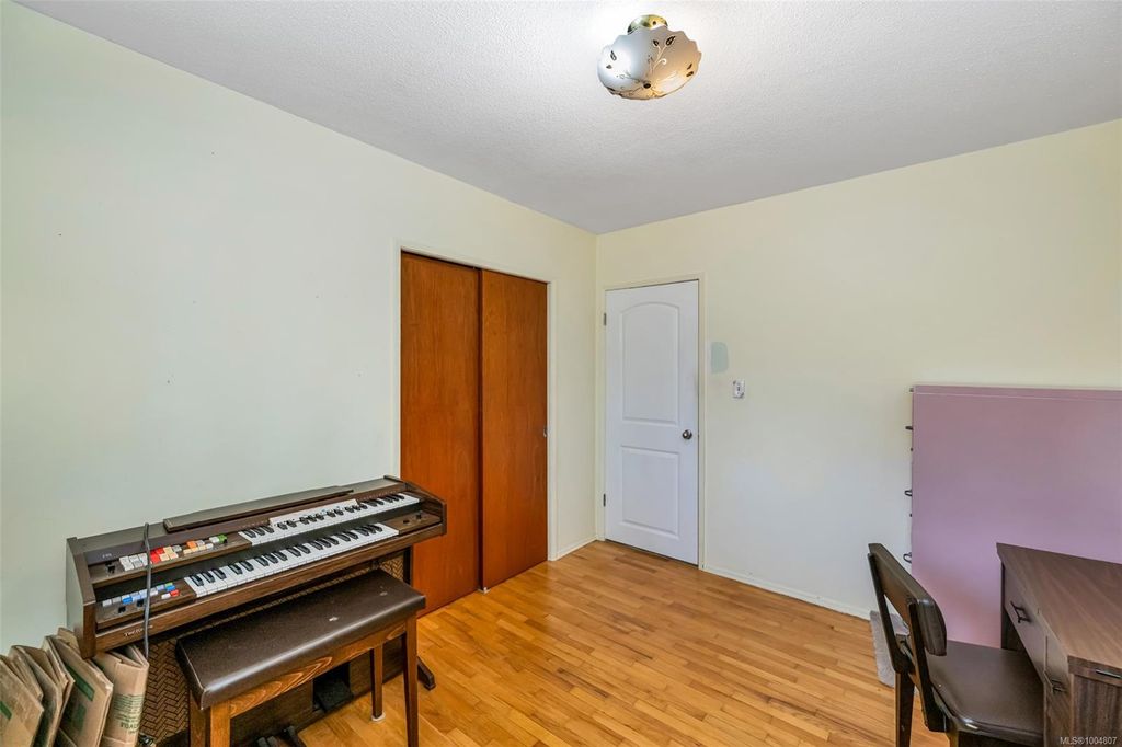 listing image 16046202864683296425