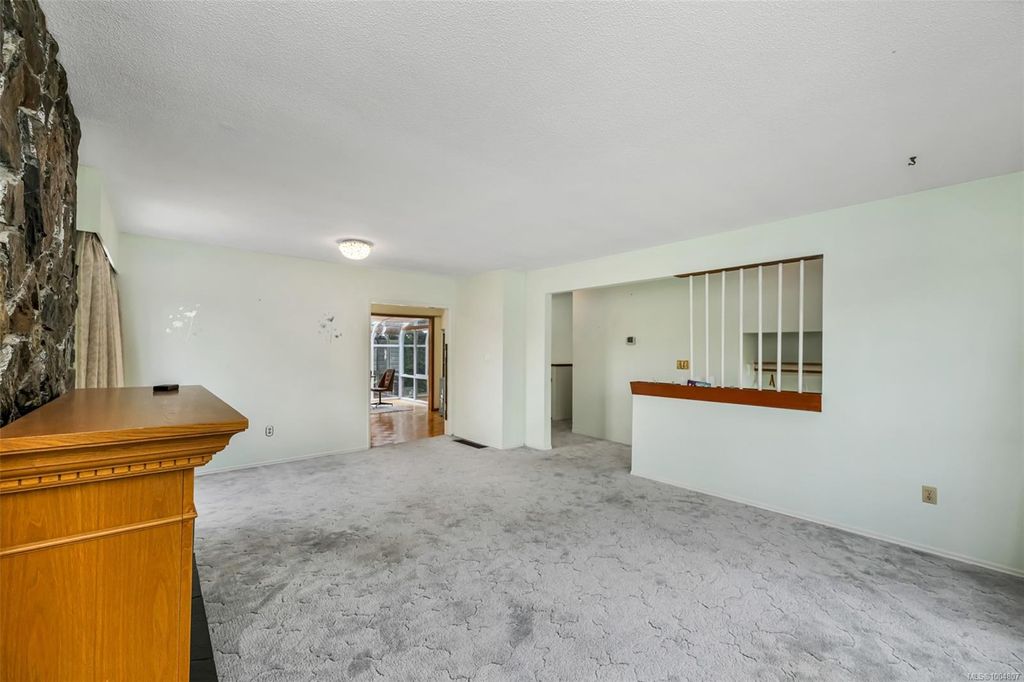 listing image 16041757999819977597