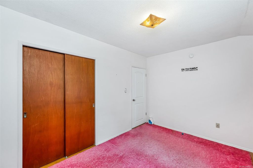 listing image 16044622839807249537