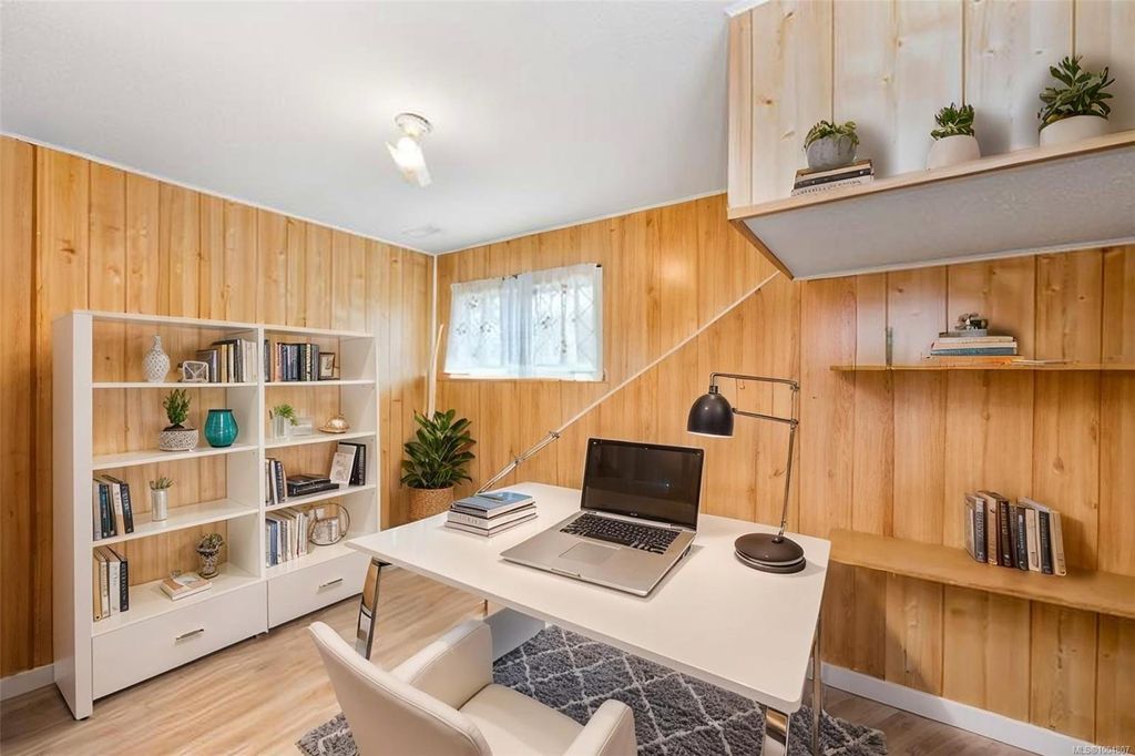 listing image 16046693807541094725