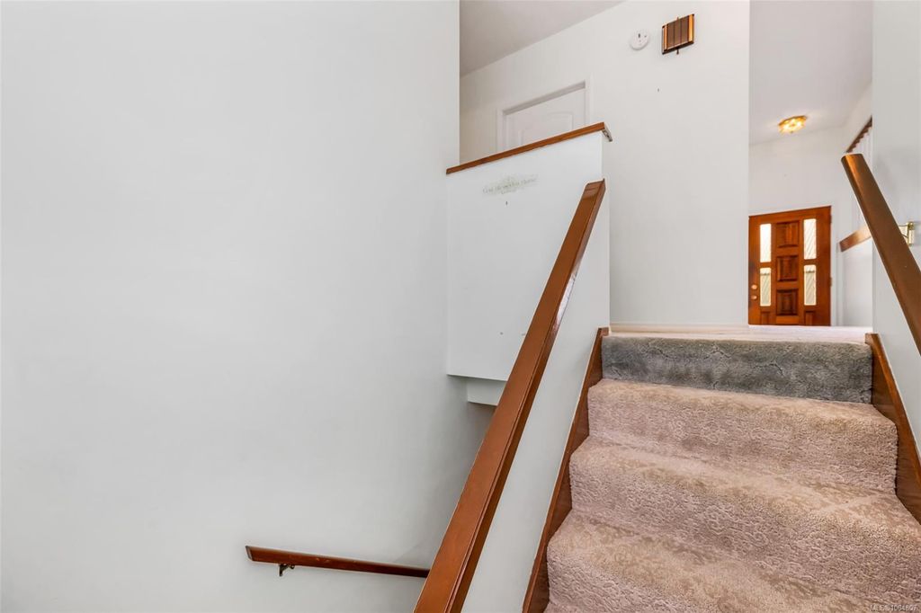 listing image 16048626021626279618
