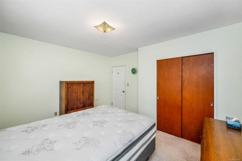 listing image 16049114573802648596