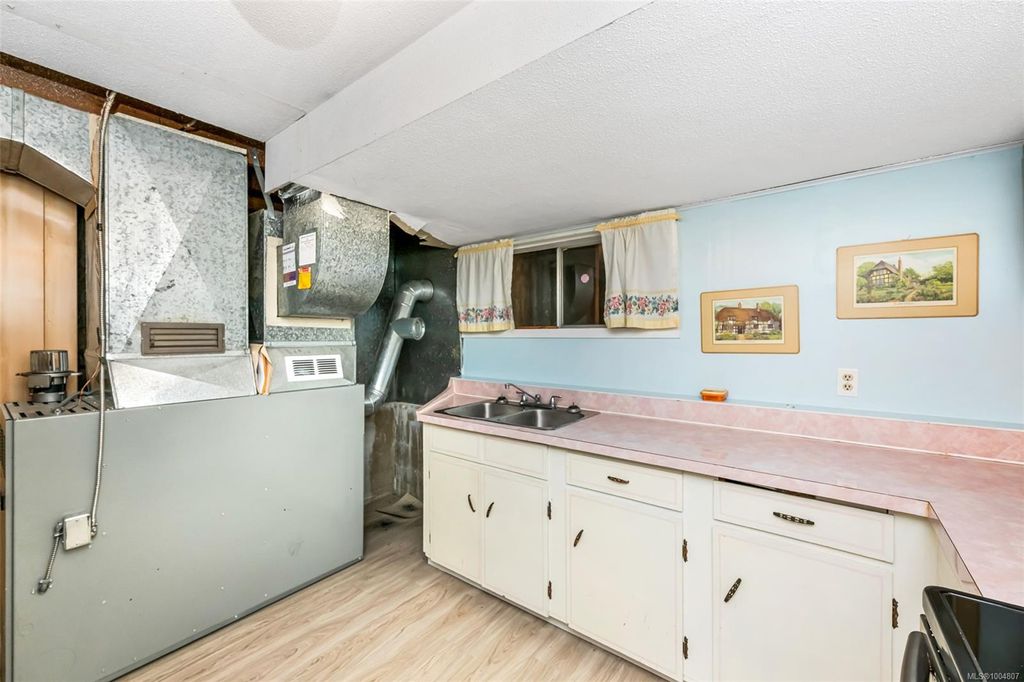 listing image 16047503857075322285