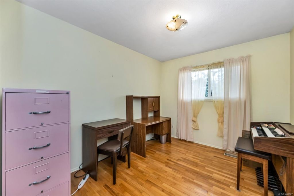 listing image 16048610599105646192