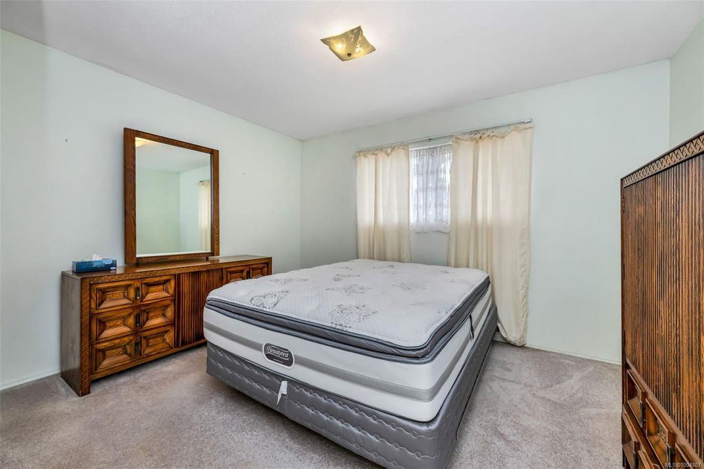 listing image 16043257055842780299