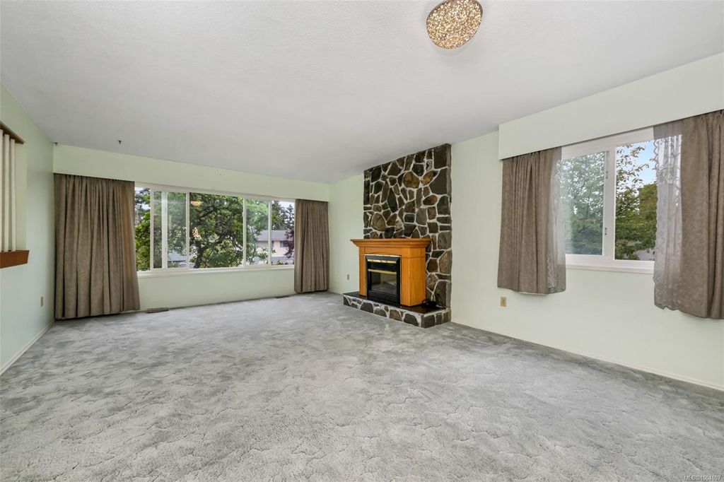 listing image 16046993144009845493