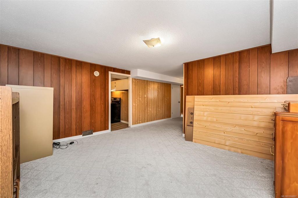 listing image 16046877268418049698