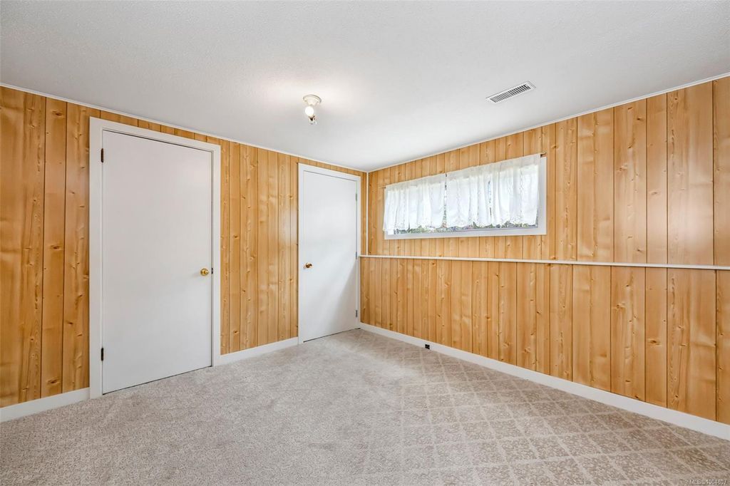 listing image 16044471456330330466