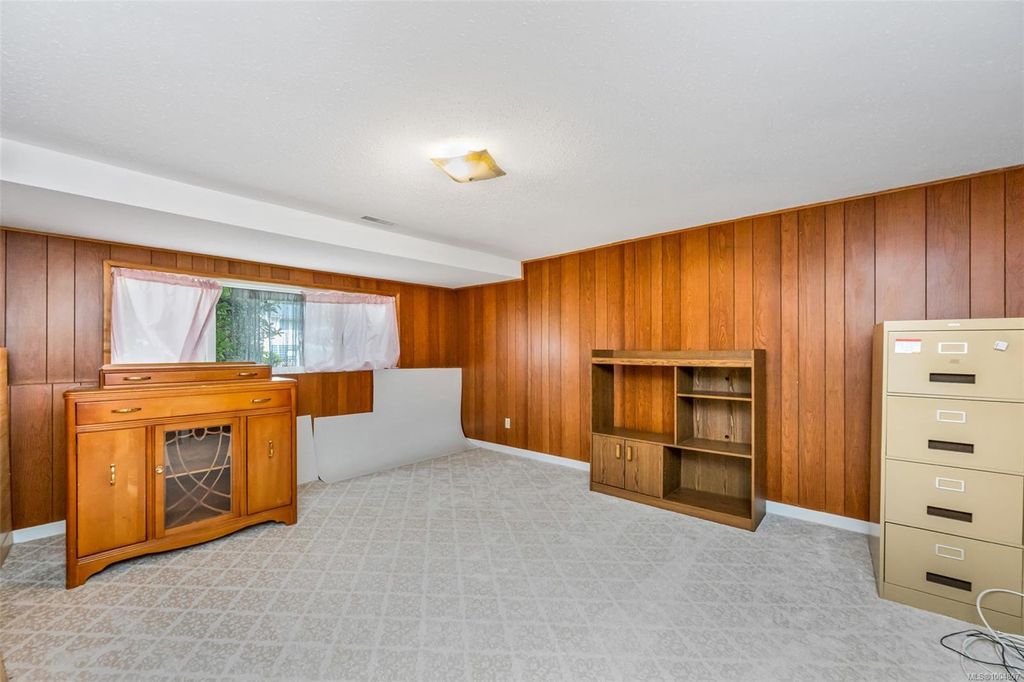 listing image 16045619345479431992