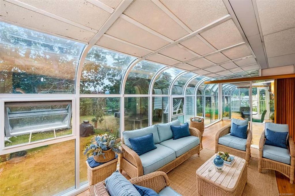 listing image 16043072038996745511