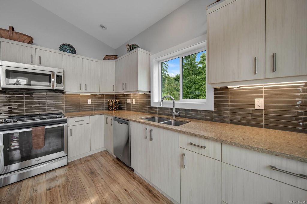 listing image 16043015392876034680