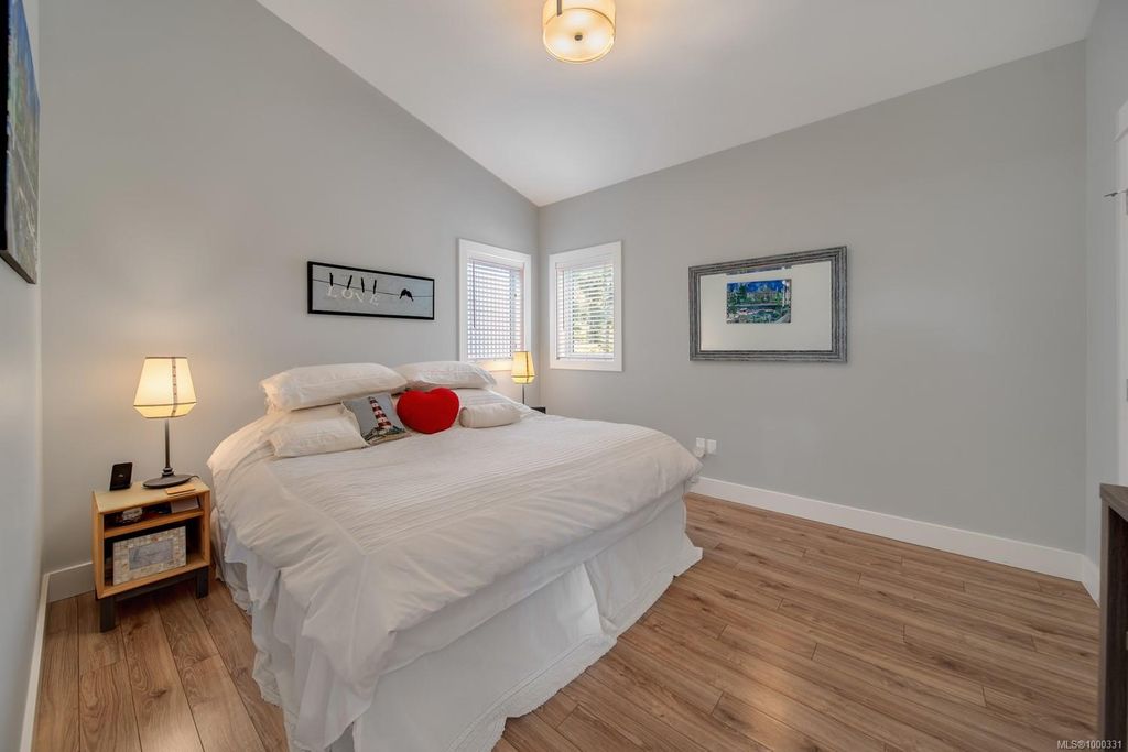 listing image 16041242658976607043