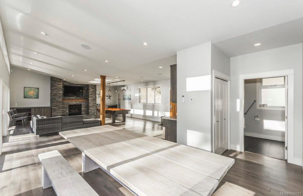 listing image 16044177292497869434