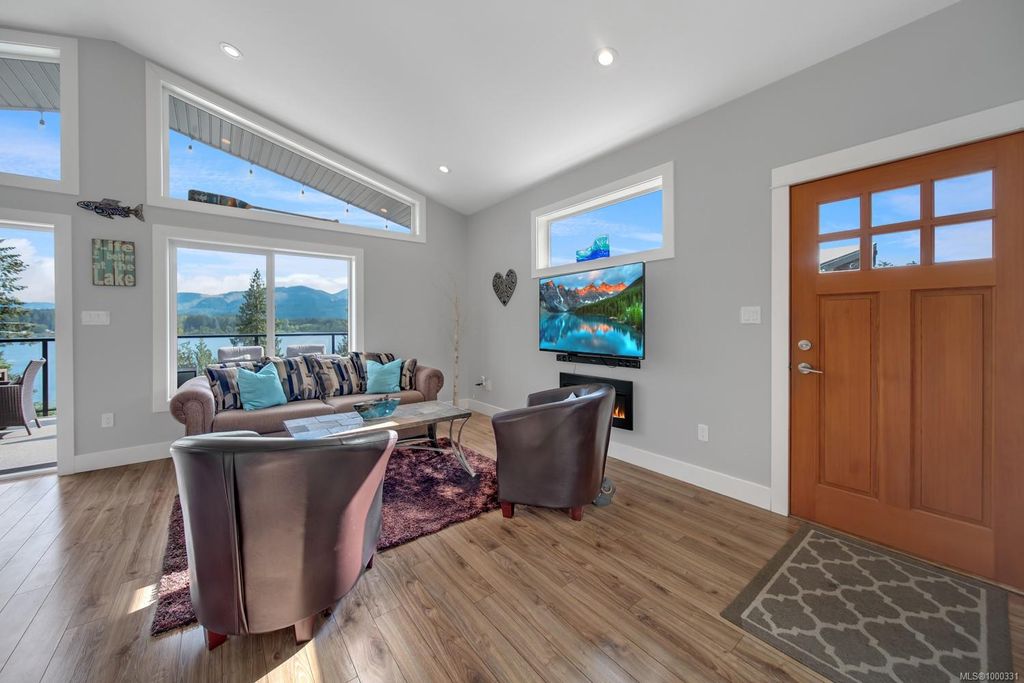 listing image 16046693372941363653