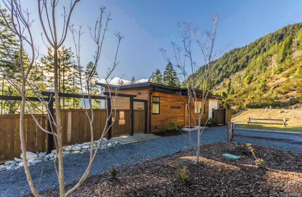 listing image 16043152187722081024