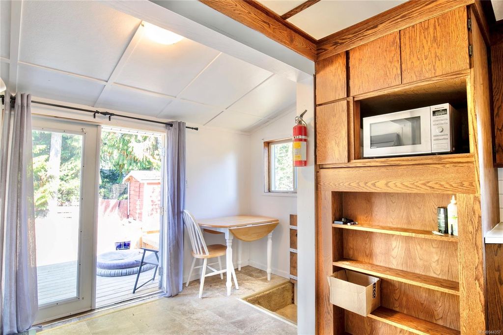 listing image 16044933509085495699