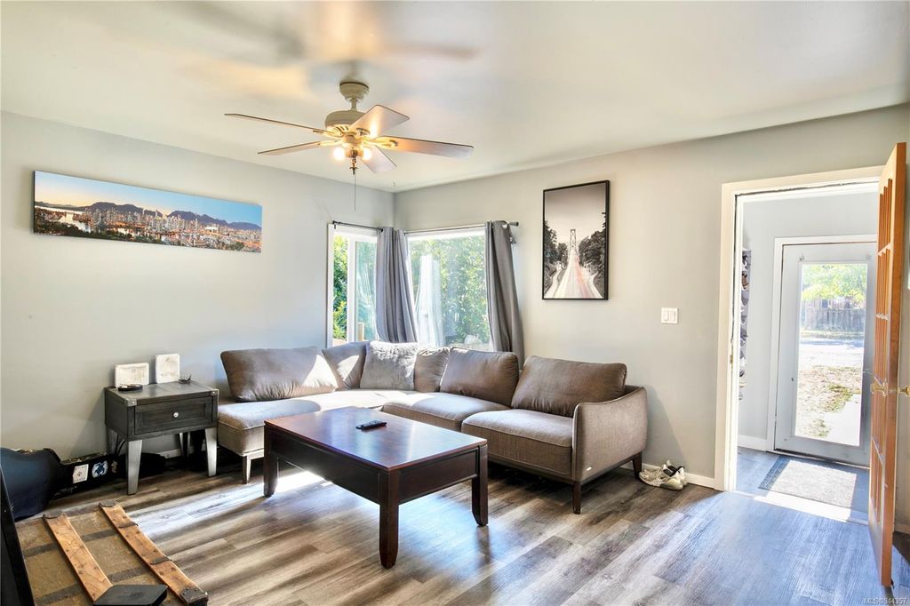 listing image 16046059035853045413