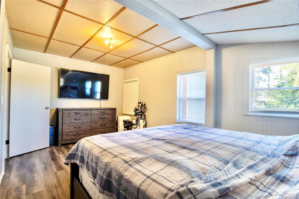 listing image 16041472437974994405