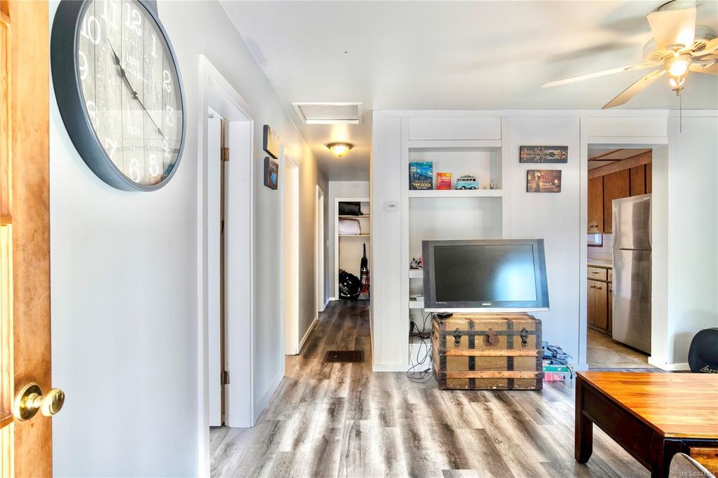 listing image 16043515912470073209