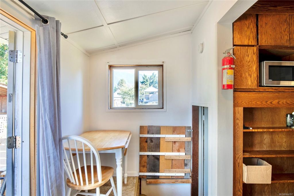 listing image 16048565298619065713