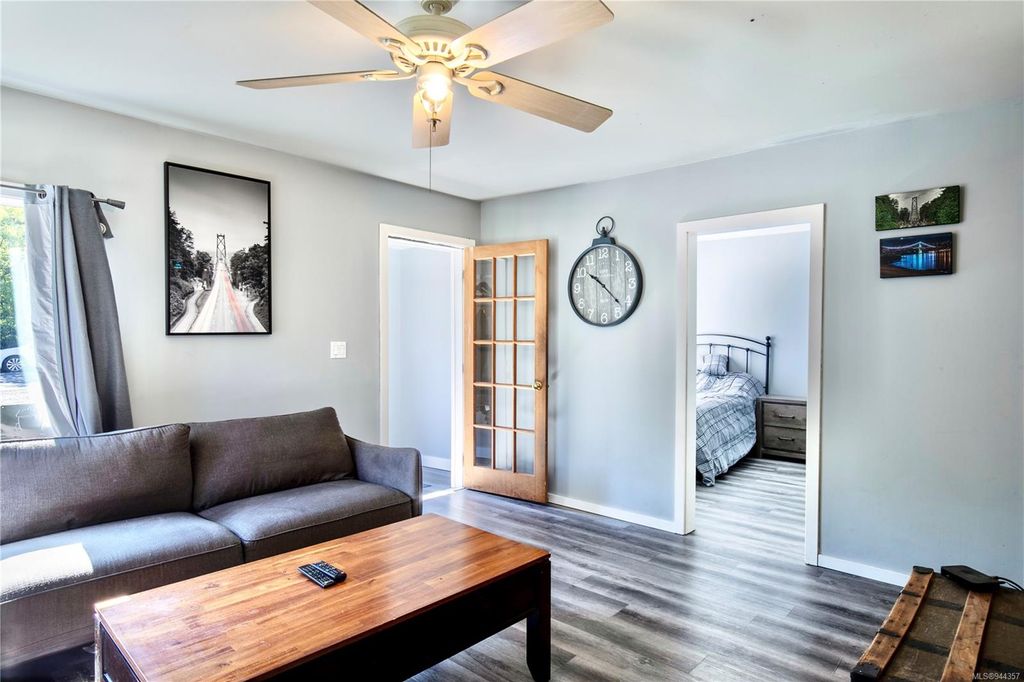 listing image 16048690175831733892