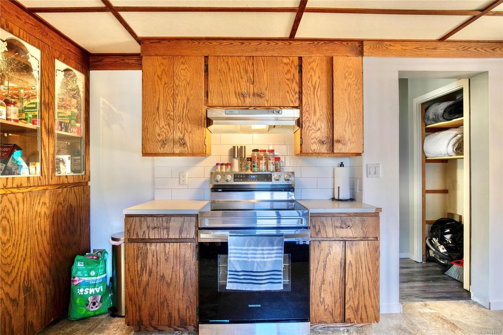 listing image 16040335275184591371