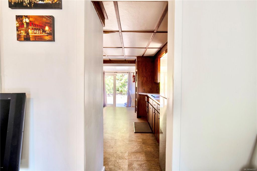 listing image 16048436349439705729