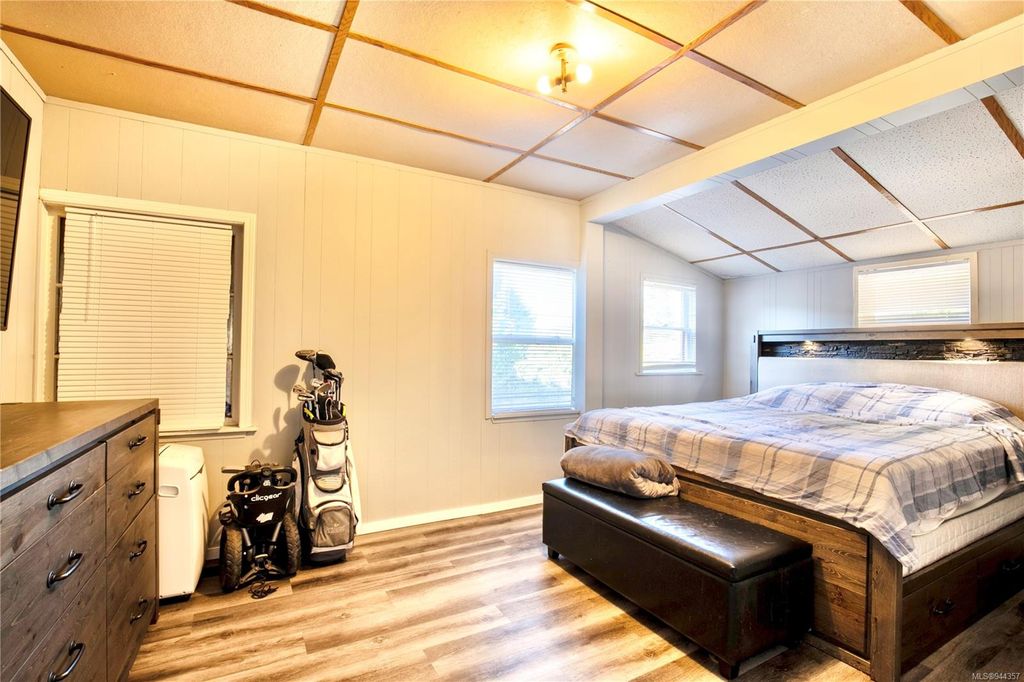 listing image 16048984394317764056