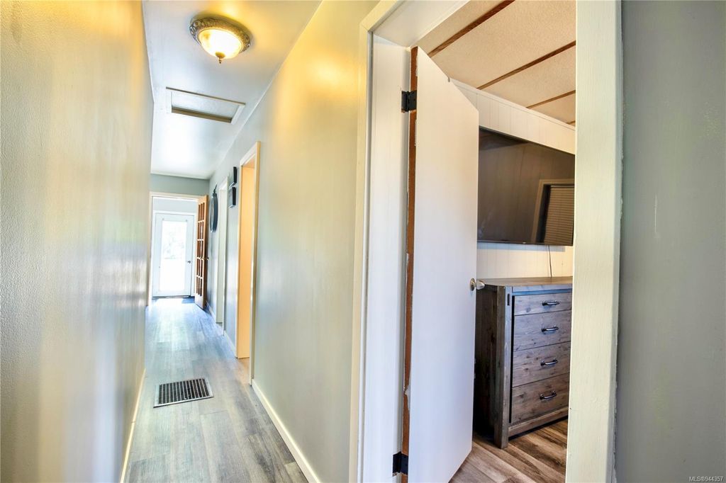 listing image 16048166845959727625