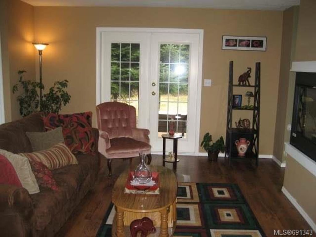 listing image 16043472392840251499
