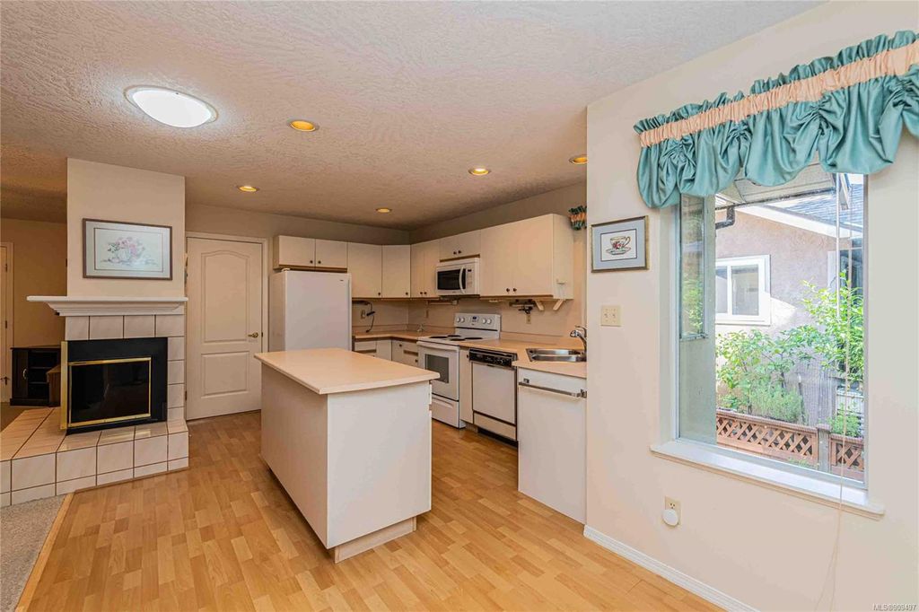 listing image 16041954529309